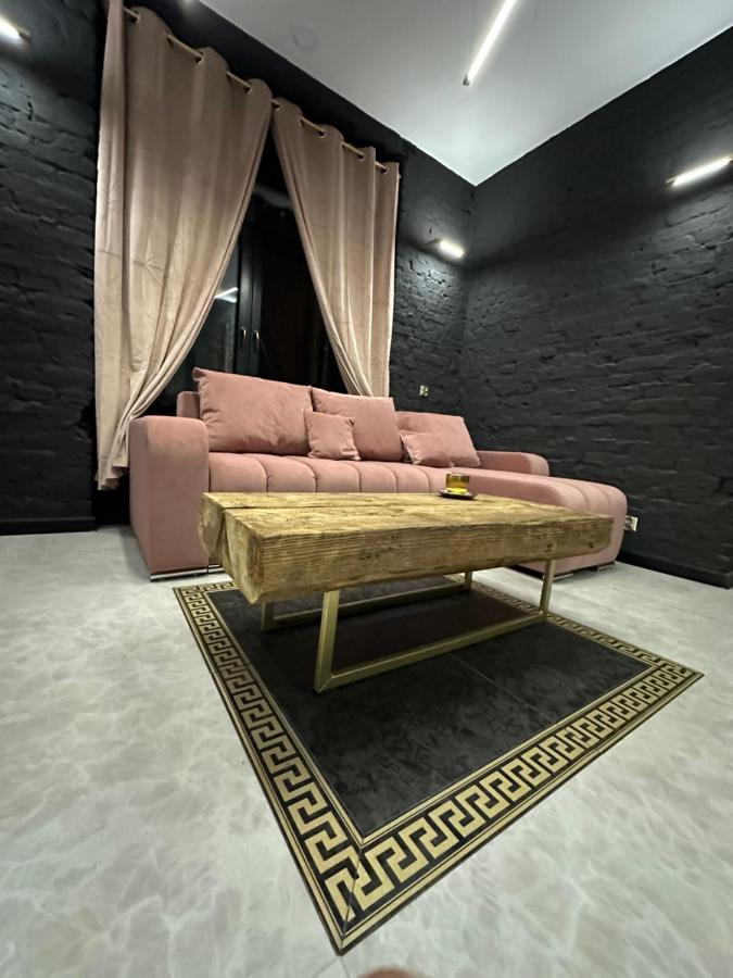 Darkhouse Versace Pink Лодзь Экстерьер фото