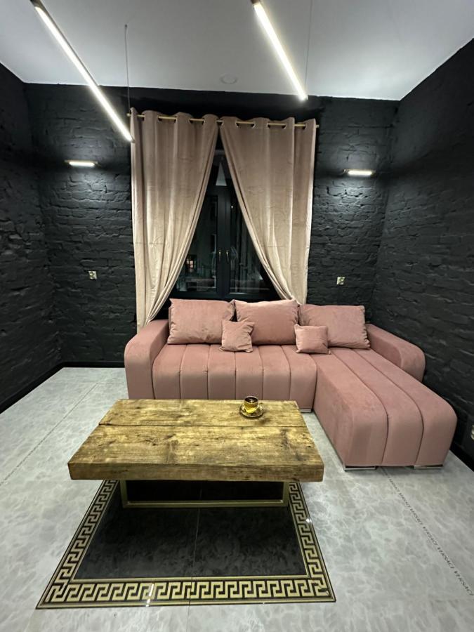 Darkhouse Versace Pink Лодзь Экстерьер фото